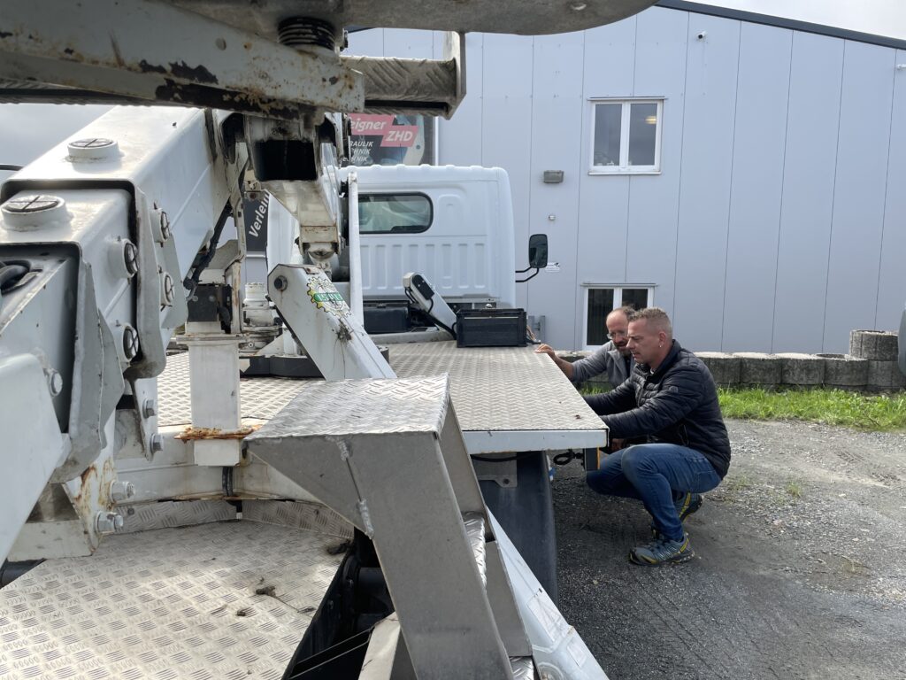 VERLEIHFIX - Verleih und Vermietung von Baumaschinen und Geräten für Idstein - Limburg - Wiesbaden - Frankfurt - Koblenz - Bastian Zeigner Beratung an LKW-Hebebühne