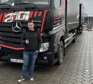 Marlon Zeigner nach bestandener LKW-Führerschein-Prüfung - cut